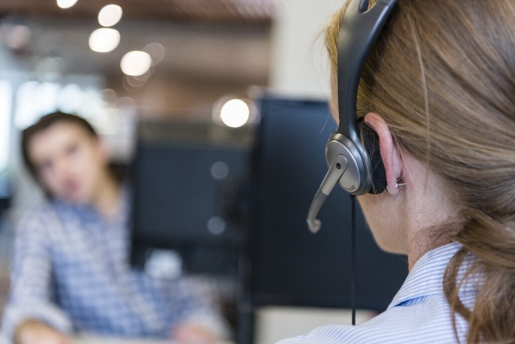 female support phone operator